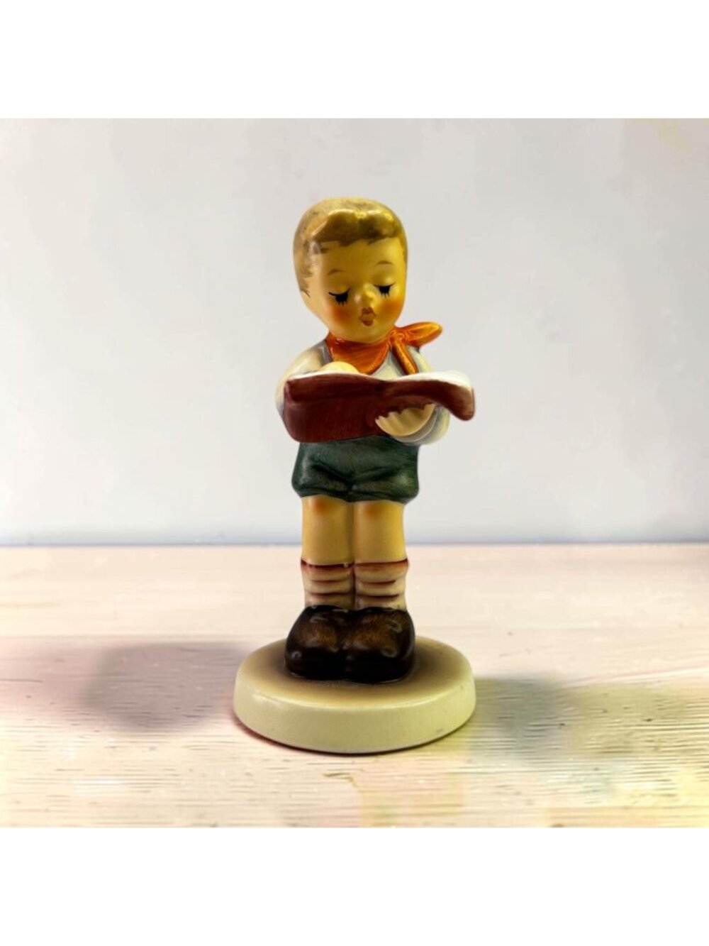 Hummel "Honor Student" Boy With Book Porcelain Figurine #2087/B  TMK 8 2000/2001